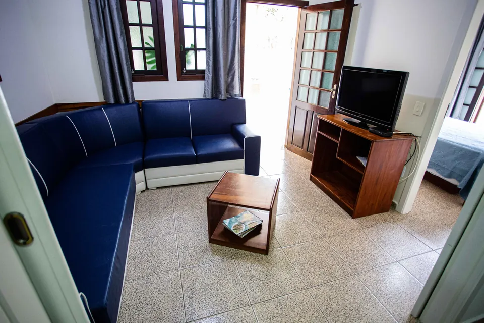 Sala de TV com sofá