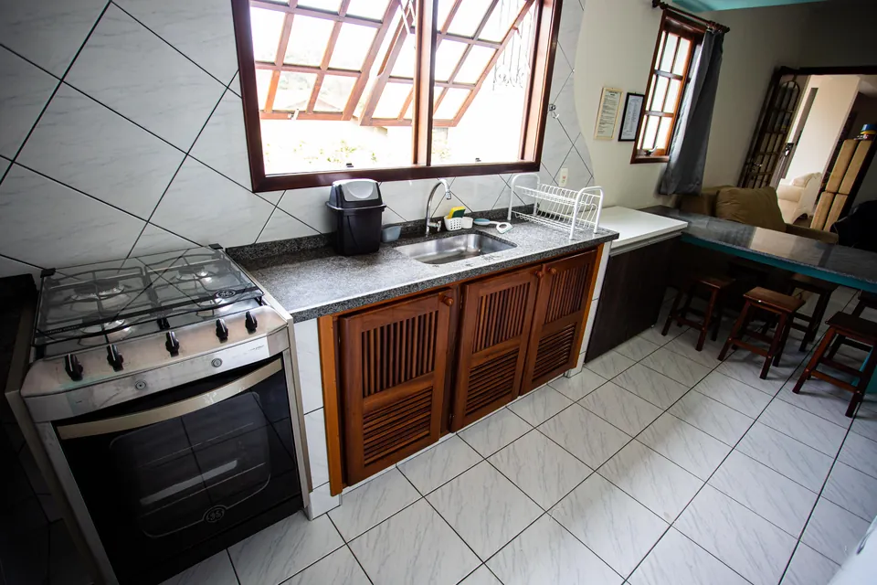 Cozinha completa do apartamento